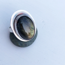 Load image into Gallery viewer, Small Labradorite Ring