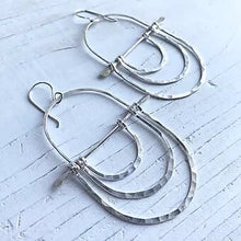 Load image into Gallery viewer, Silver Loop Bisagra Earrings