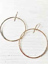 Load image into Gallery viewer, Simply gold hoops
